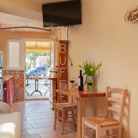 Appartamento With Wifi - 6842 Makarska